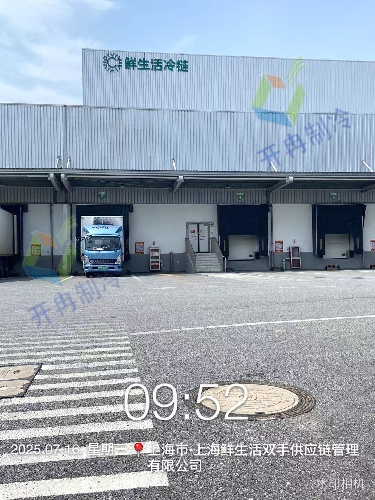 酷暑里的 “冷庫骨架” 落成！1000 立方冷庫項目庫板吊裝